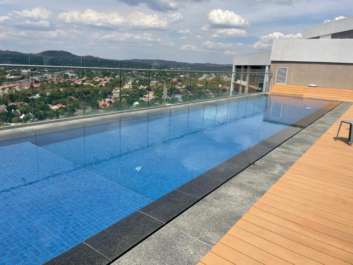Menlyn Maine Trilogy Hotel พริทอเรีย ภายนอก รูปภาพ