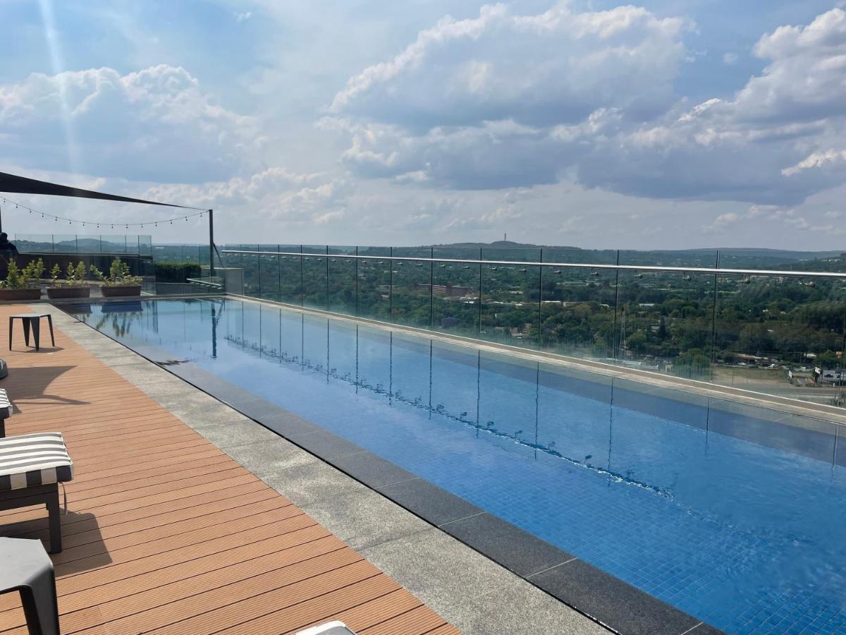 Menlyn Maine Trilogy Hotel พริทอเรีย ภายนอก รูปภาพ