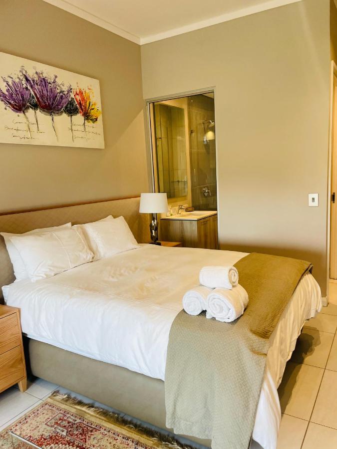 Menlyn Maine Trilogy Hotel พริทอเรีย ภายนอก รูปภาพ